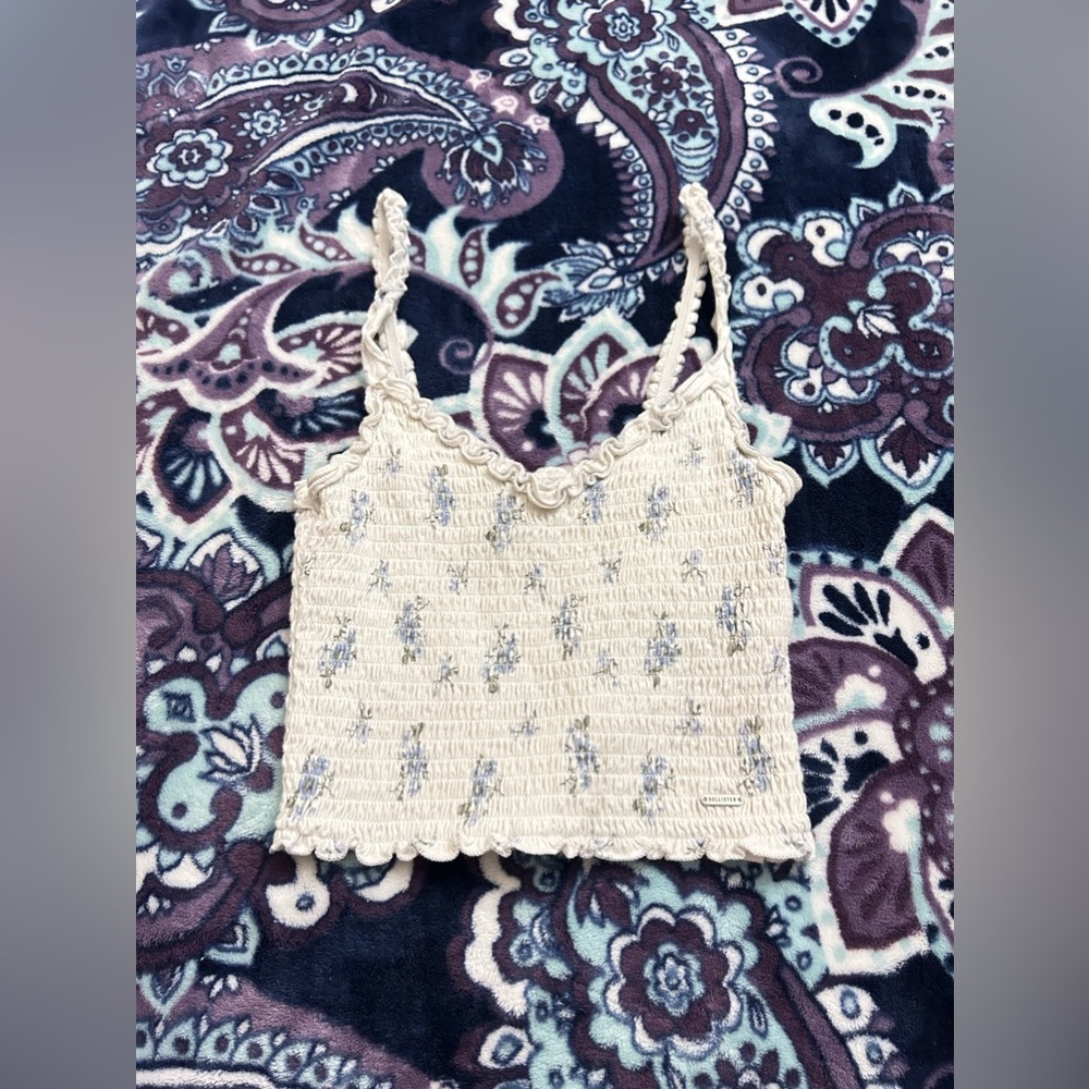 hollister blue and white top with flowers